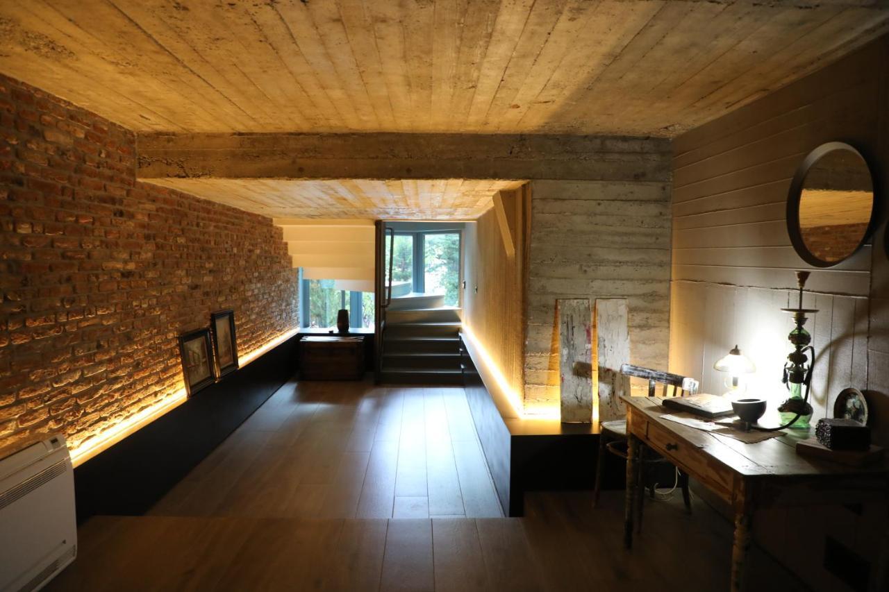 Hotel Dim's & Restaurant