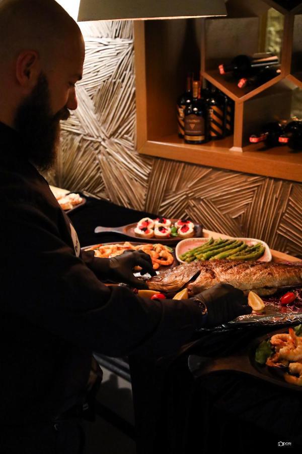 Hotel Dim's & Restaurant