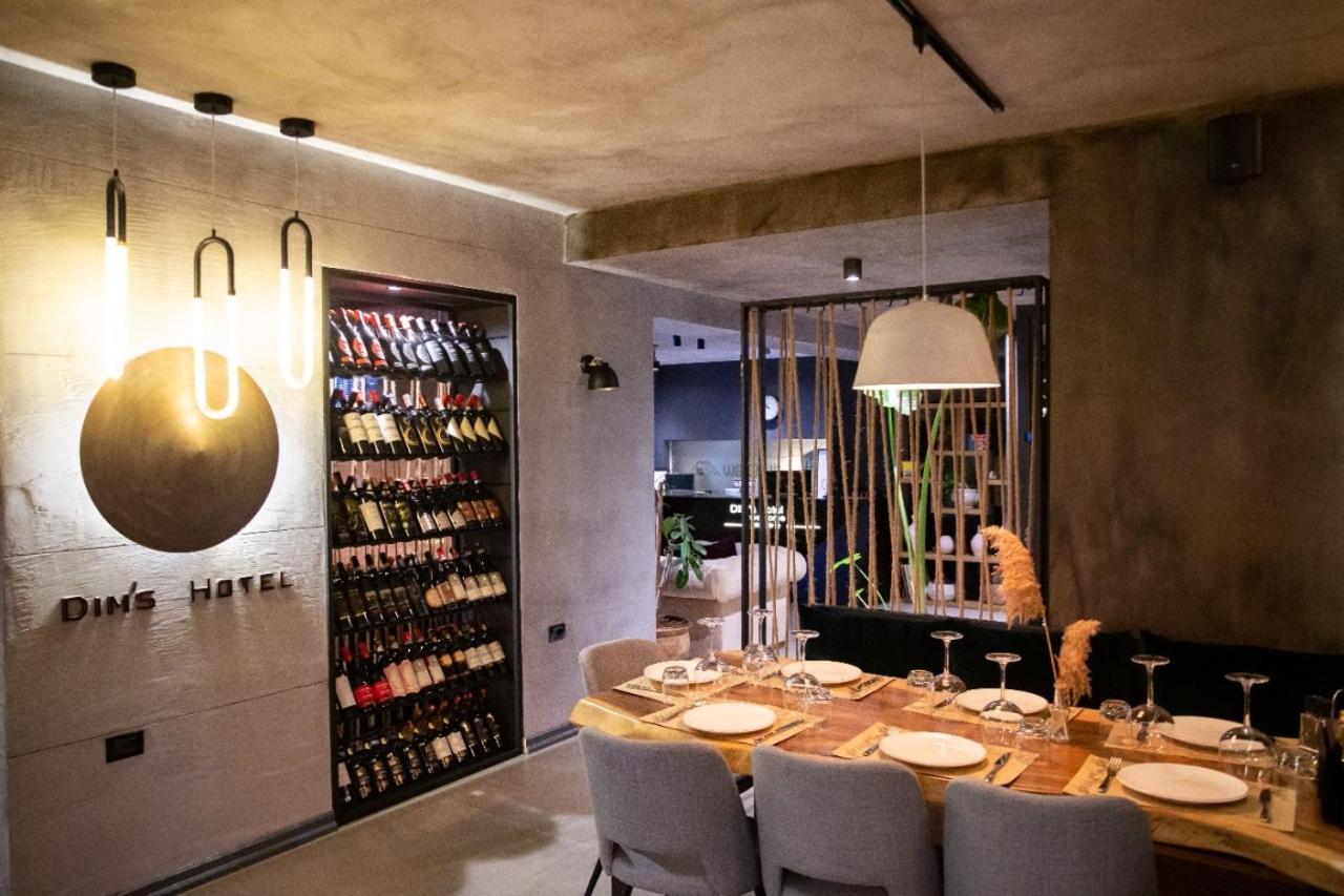 Hotel Dim's & Restaurant