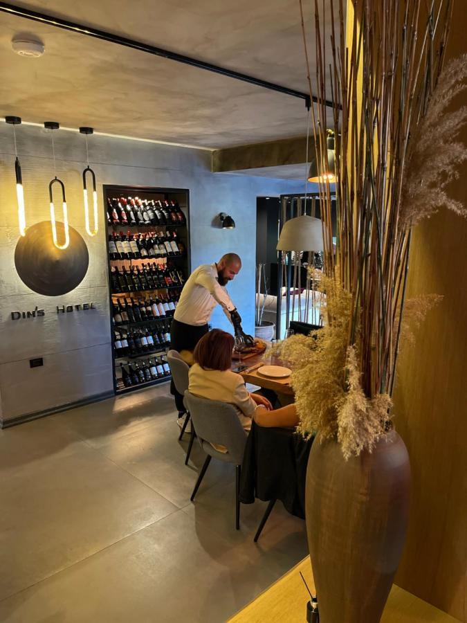 Hotel Dim's & Restaurant