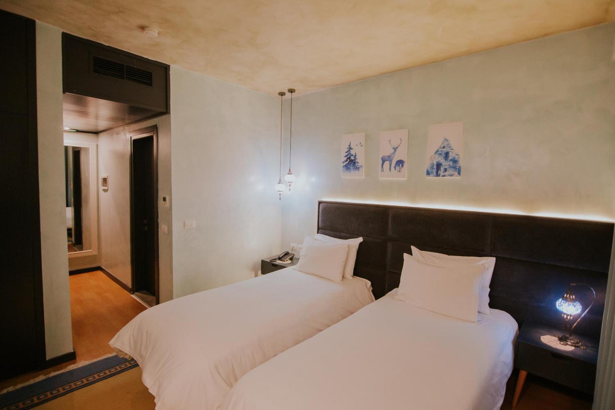 Dim's & Restaurant Hotel
