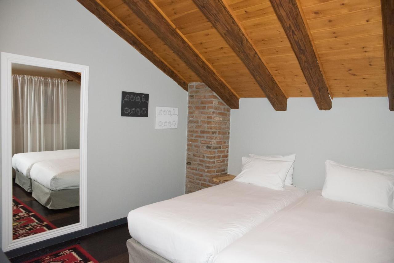 Hotel Dim's & Restaurant